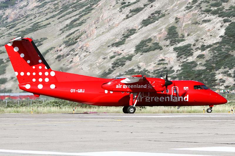 AirGreenland-Dash8-200-Photo2