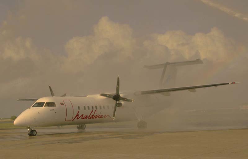 Maldivian-Dash8-300-Photo1